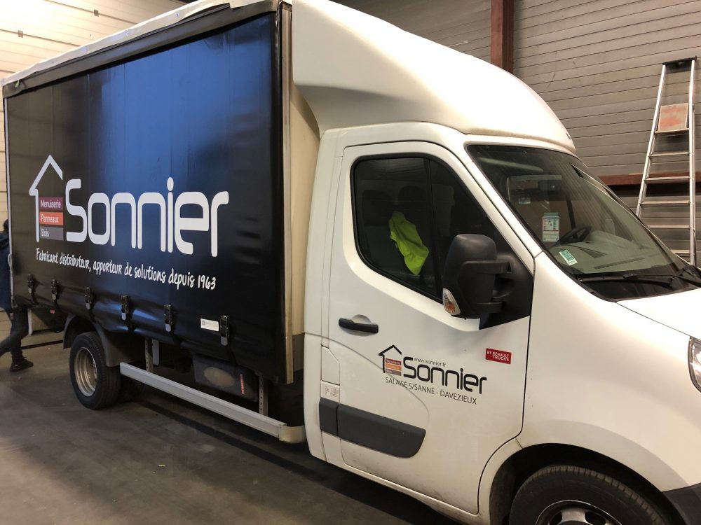 Camion face | Sonnier, Menuiserie, Panneaux, Bois | Isère (38), Drôme (26), Ardèche (07)