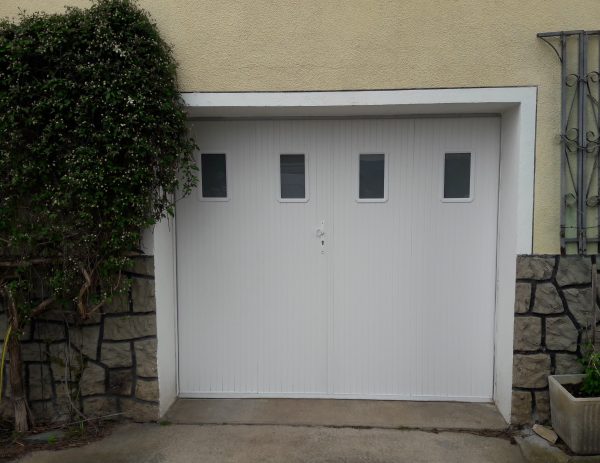 Porte de garage persienne blanche | Sonnier, Menuiserie, Panneaux, Bois | Isère (38), Drôme (26), Ardèche (07)